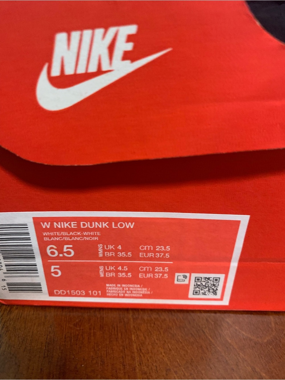 Nike Men’s Black and White Low-Top Sneakers — Classic Two-Tone Dunk Style - Picture 5 of 5